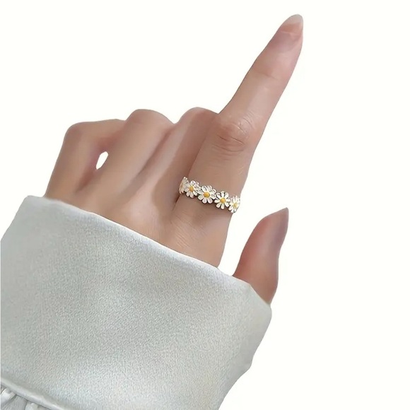 Dainty Enamel Daisy Flower Stackable Delicate Adjustable Silver Tone Ring NEW - Picture 4 of 14